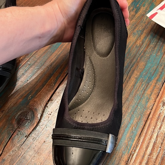 9 1/2 Time and Tru black wedge heels - Picture 2 of 6